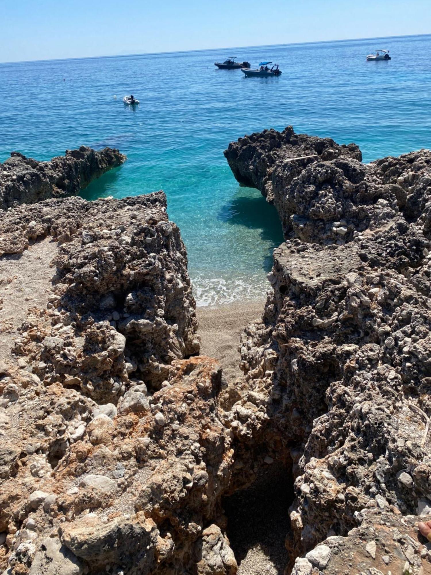 The Sea Turtle Camp Hotel Dhërmi Buitenkant foto